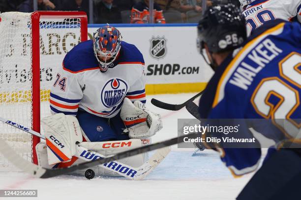 Stuart Skinner of the Edmonton Oilers makes a save against the St. Louis Blues during the third period at Enterprise Center on October 26, 2022 in St...