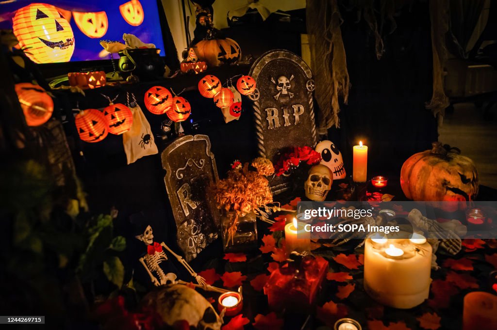 A Living Room Fully Decorated With Halloween Decorations. Halloween... News  Photo - Getty Images