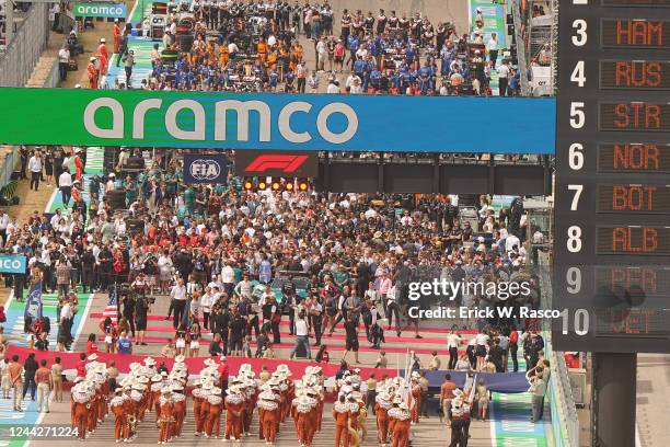 F1 Racing Startingline 1,918 F1 Starting Grid Stock Photos, High-Res Pictures, and Images ...