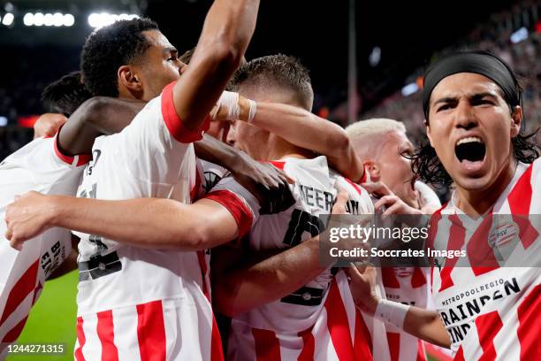 Joey Veerman of PSV celebrates 1-0 with Cody Gakpo of PSV, Ibrahim Sangare of PSV, Luuk de Jong of PSV, Philipp Max of PSV, Erick Gutierrez of PSV...