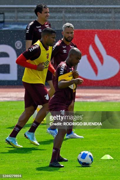 Athletico Paranaense's Brazilian midfielder Fernandinho and teammates take part in a training session at the Chucho Benítez stadium in Guayaquil,...