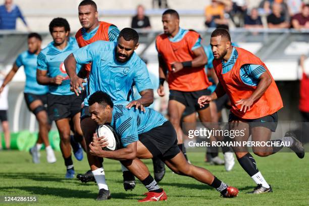 Fidji centre Sireli Maqala runs with the ball during a training session with teammates at the Jean Antoine Moueix stadium in Libourne, on October 26,...