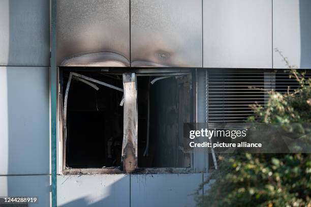 October 2022, Bautzen: Unknown perpetrators committed an arson attack on planned asylum accommodation in Bautzen early Friday morning. Scorch marks...