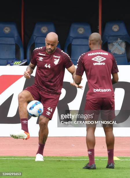 Athletico Paranaense Brazilian midfielder Fernandinho and defender Thiago Heleno take part in a training session at Chucho Benitez stadium in...