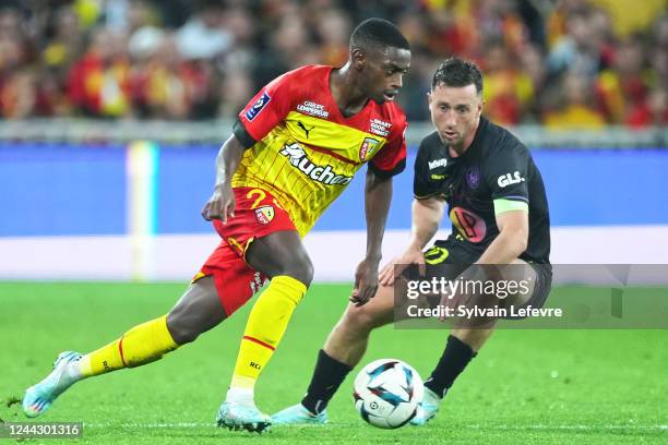 David Pereira Da Costa of RC Lens is challenged by Brecht Dejaegere of Toulouse FC during the Ligue 1 match between RC Lens and Toulouse FC at Stade...