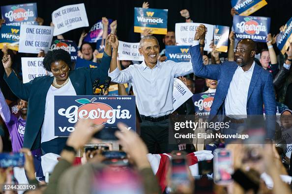 Obama Rasing His Hand Former President Barack Obama raises hands with Democratic... News ...