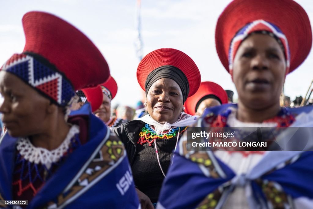 TOPSHOT-SAFRICA-ROYALS-TRADITION-CEREMONY