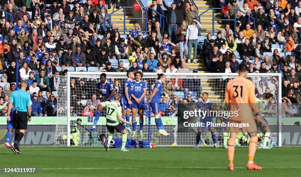 Kevin De Bruyne of Manchester City scores from a free kick to make it 0-1 during the Premier League match between Leicester City and Manchester City...