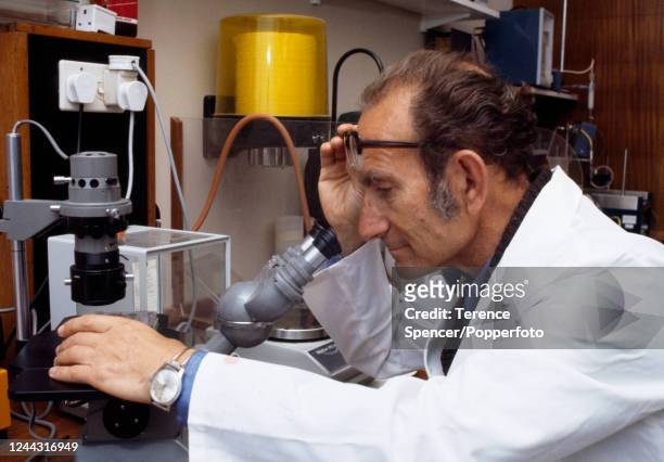 Argentinian biochemist Dr Cesar Milstein who shared the Nobel Prize for Medicine in his laboratory at Cambridge University, England, circa 1984.