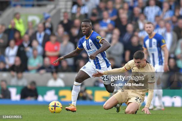 Moisés Caicedo of Brighton & Hove Albion and Kai Havertz of Chelsea battle for the ball during the Premier League match between Brighton & Hove...