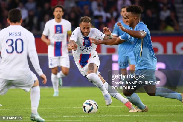 Paris Saint-Germain's Brazilian forward Neymar fights for the ball with Troyes' US defender Erik Palmer Brown during the French L1 football match...