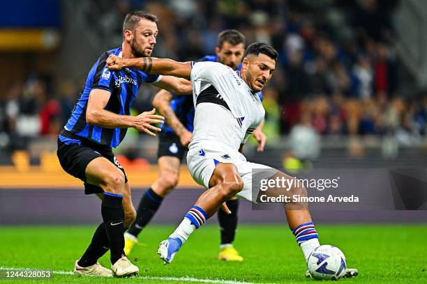 Stefan De Vrij of Inter and Daniele Montevago of Sampdoria vie for the ball during the Serie A match between FC Internazionale and UC Sampdoria at...