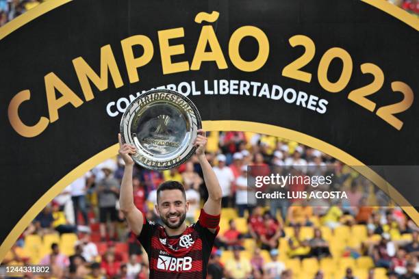 Flamengo's Brazilian midfielder Everton Ribeiro celebrates with the trophy after winning the Copa Libertadores final, after the football match...