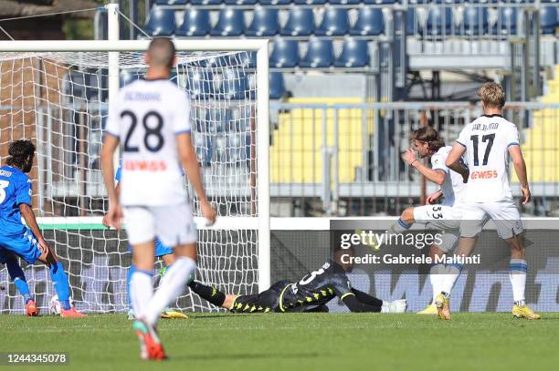 Hans Hateboer of Atalanta BC scores a goal during the Serie A match between Empoli FC and Atalanta BC at Stadio Carlo Castellani on October 30, 2022...