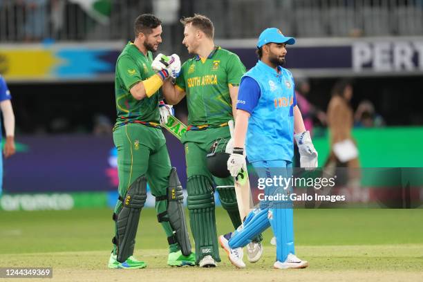 David Miller of proteas celebrates winning moment with Wayne Parnell during the 2022 ICC Men's T20 World Cup match between South Africa and India at...