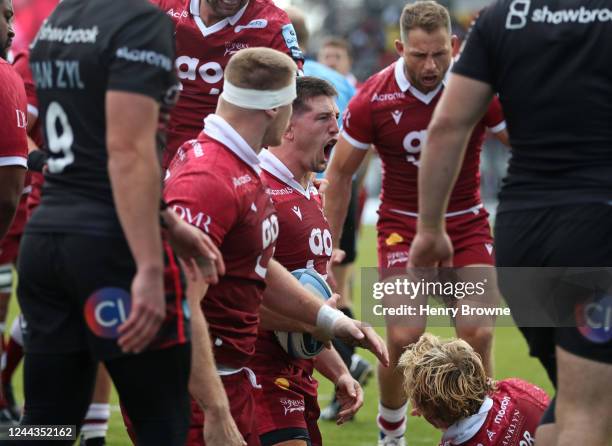 Ben Curry of Sale celebrates scoring his sides first try during the Gallagher Premiership Rugby match between Saracens and Sale Sharks at StoneX...