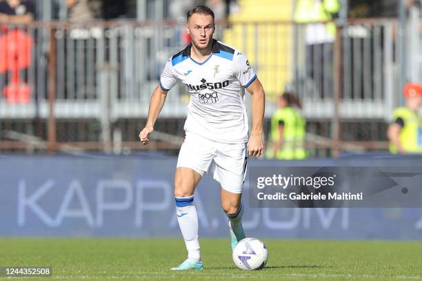 Teun Koopmeiners of Atalanta BC in action during the Serie A match between Empoli FC and Atalanta BC at Stadio Carlo Castellani on October 30, 2022...