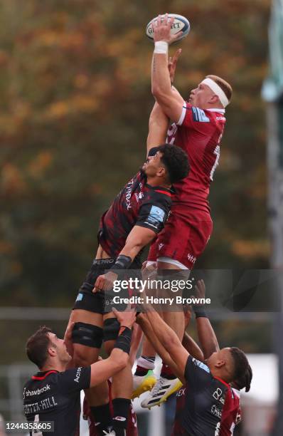 Jean-Luc du Preez of Sale and Theo McFarland of Saracens compete for a lineout during the Gallagher Premiership Rugby match between Saracens and Sale...