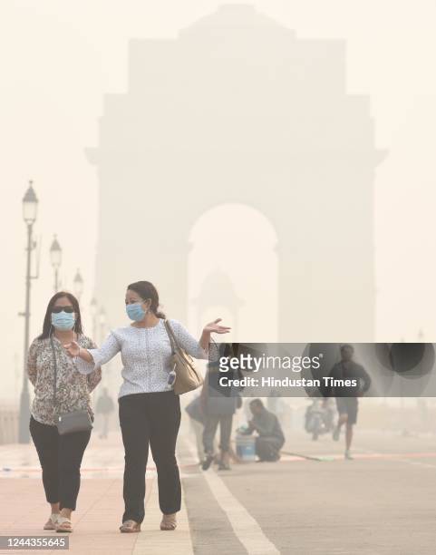 General view of Kartavya Path covered with smog due to air pollution during morning hours, on October 29, 2022 in New Delhi, India. Air pollution in...