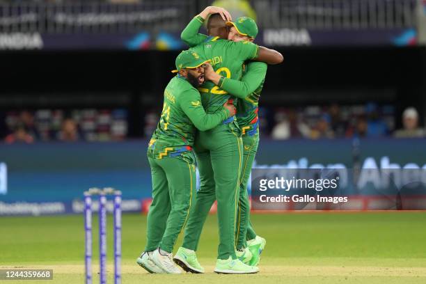 Lungi Ngidi of proteas celebrates the wicket with teammates during the 2022 ICC Men's T20 World Cup match between South Africa and India at Optus...