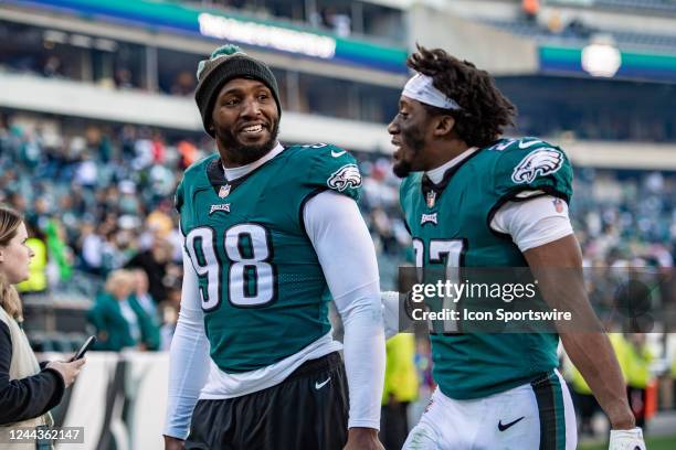 Philadelphia Eagles defensive end Robert Quinn exits the field after the game between the Pittsburgh Steelers and Philadelphia Eagles on Sunday,...