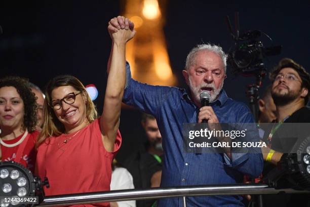 Brazilian president-elect for the leftist Workers Party Luiz Inacio Lula da Silva holds the hand of his wife, Rosangela "Janja" da Silva, while...