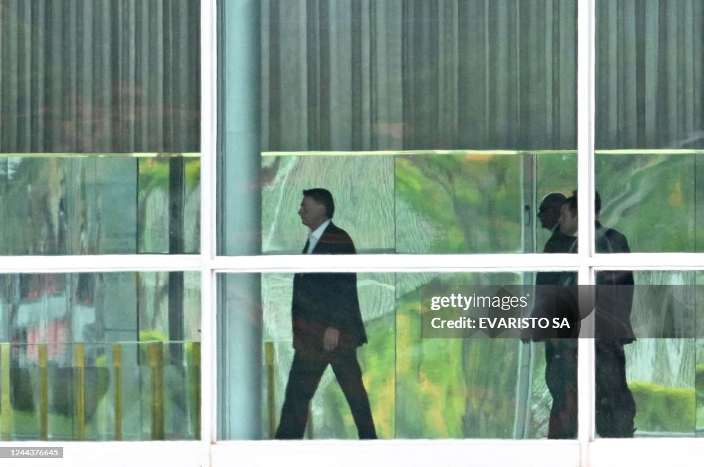 TOPSHOT-BRAZIL-ELECTION-BOLSONARO