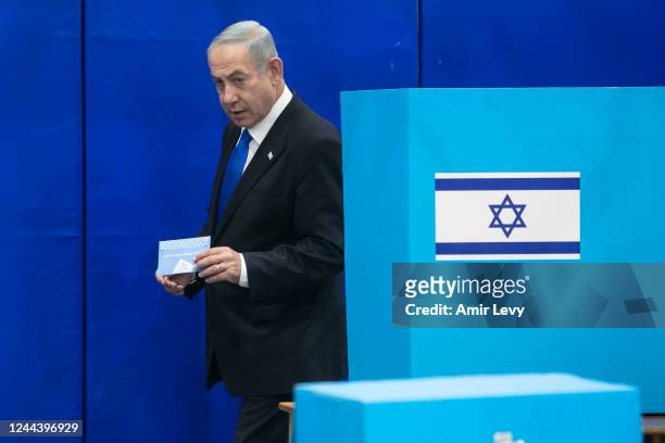 Former Israeli Prime Minister and Likud party leader Benjamin Netanyahu casts his vote in the Israeli general election on November 1, 2022 in...