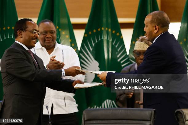 Redwan Hussein , Representative of the Ethiopian government, and Getachew Reda , Representative of the Tigray People's Liberation Front , exhange...