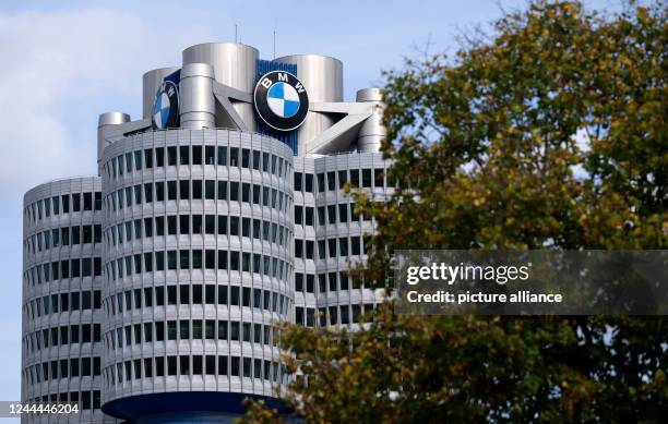 November 2022, Bavaria, Munich: The logo of BMW is seen at the company headquarters. The car manufacturer presents its figures for the 3rd quarter on...