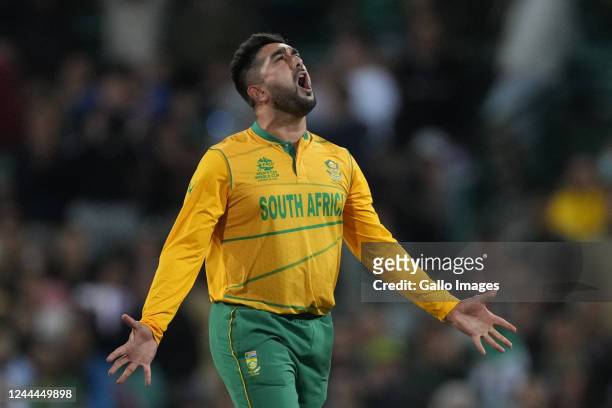 Tabraiz Shamsi of Proteas celebrates the wicket during the 2022 ICC Men's T20 World Cup match between Pakistan and South Africa at Sydney Cricket...