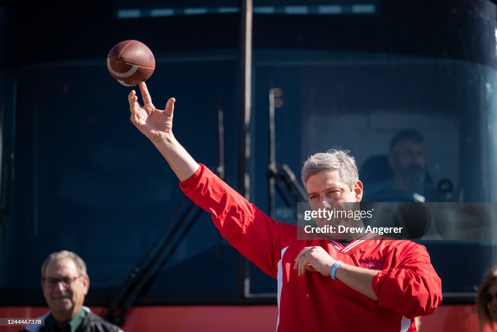 Tim Dyan Democratic candidate for U.S. Senate Rep. Tim Ryan throws a football ...