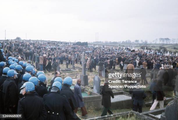 Spectators Riots Frank Stagg (Irish Republican) Photos and Premium High Res Pictures ...