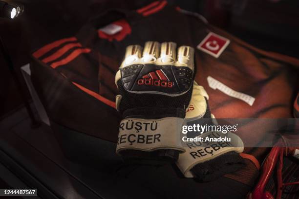 Rustu Renceber Goalkeeper Rustu Recber Photos and Premium High Res Pictures - Getty Images