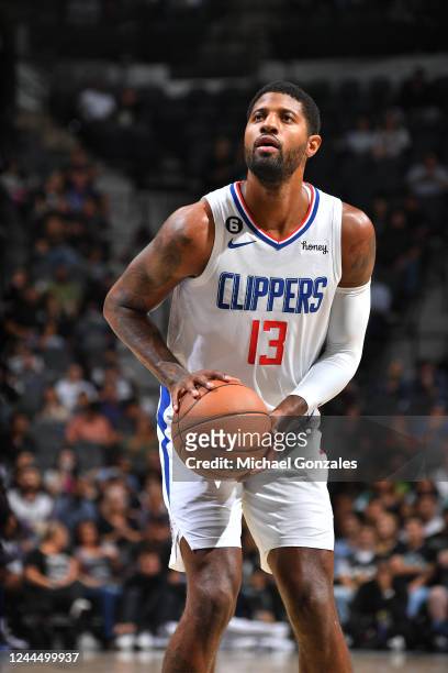 Paul George of the LA Clippers prepares to shoot a free throw during the game against the San Antonio Spurs on November 4, 2022 at the AT&T Center in...