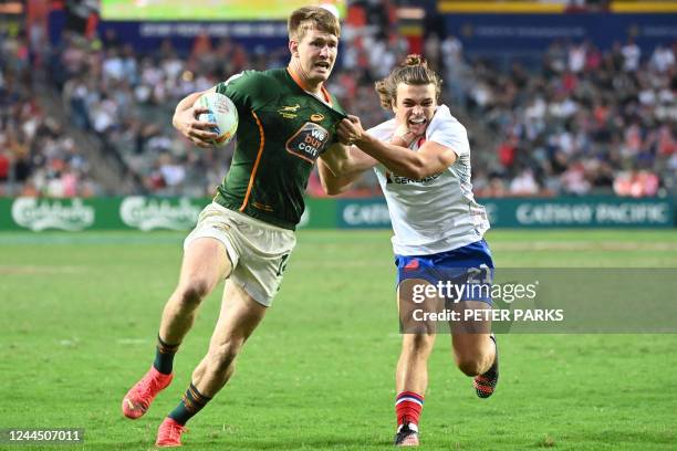 Frances Thomas Carol tackles South Africas Christie Grobbelaar on the second day of the Hong Kong Sevens rugby tournament on November 5, 2022.