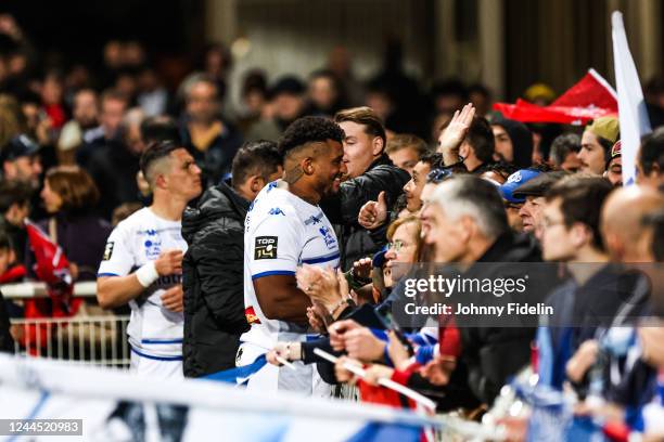 Wilfrid HOUNKPATIN of Castres thanks the fans after the Top 14 match between Lyon OU and Castres Olympique at MATMUT Stadium on November 5, 2022 in...