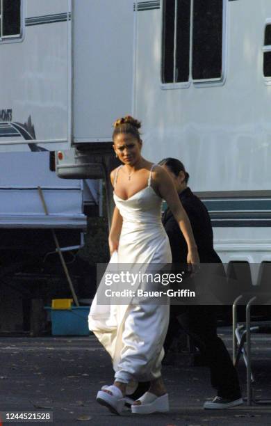 Jennifer Lopez is seen on the set of "Enough" on April 26, 2001 in Los Angeles, California.