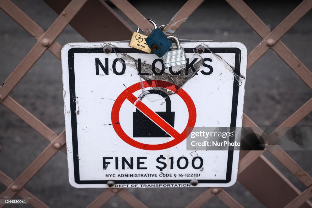 New Lock Sign No Locks sign is seen on the pedestrian walkway at Brooklyn Bridge in ...