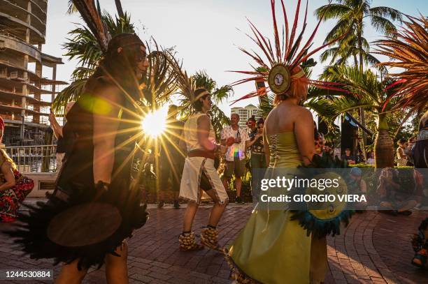 Aztecs Fla 1,255 Aztec Dancers Stock Photos, High-Res Pictures, and Images - Getty ...