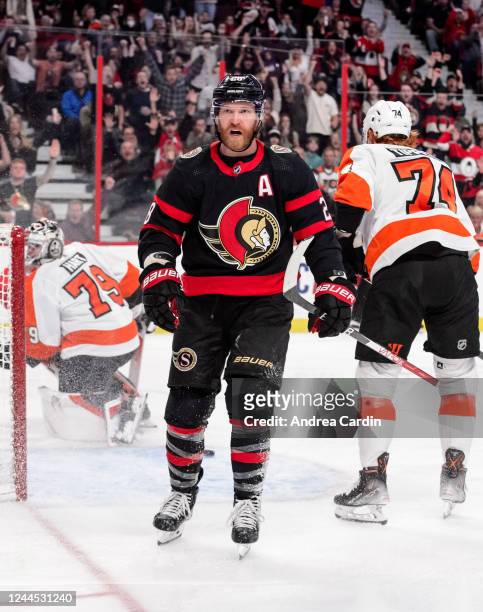 Claude Giroux of the Ottawa Senators celebrates scoring his 300th career NHL goal against the Philadelphia Flyers at Canadian Tire Centre on November...