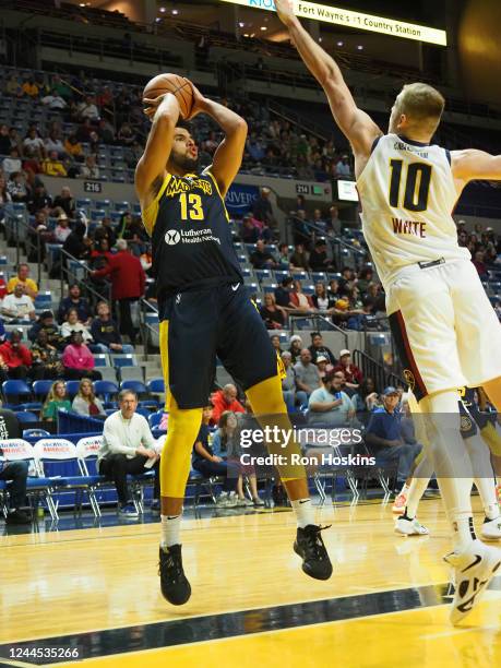 Fort Wayne, IN Bennie Boatwright of the Fort Wayne Mad Ants shoots over Jack Wright of the Grand Rapids Gold at Memorial Coliseum in Fort Wayne,...