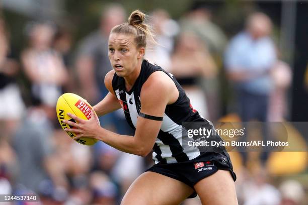 Ruby Schleicher of the Magpies in action during the 2022 S7 AFLW Second Elimination Final match between the Collingwood Magpies and the Western...