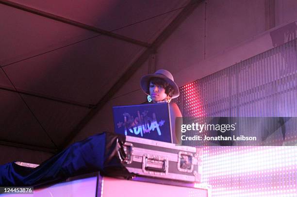 Dj Rashida 37 Dj Character In Movie Stock Photos, High-Res Pictures, and Images ...