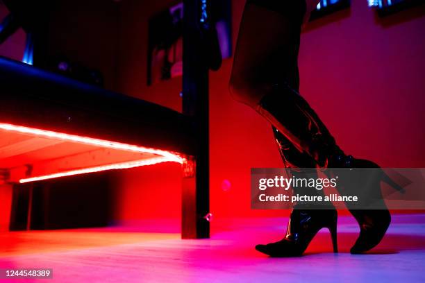 November 2022, Lower Saxony, Oldenburg: A prostitute stands in front of the red lighting under a bed in a studio. During a press conference, the...