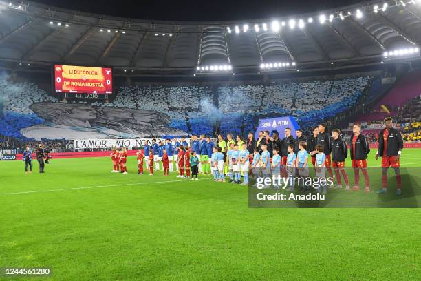 Players of each team line up prior to the Serie A week 13 derby match between AS Roma and SS Lazio at the Stadio Olimpico on November 6, 2022 in...