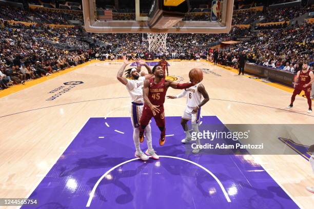 Donovan Mitchell of the Cleveland Cavaliers drives to the basket during the game against the Los Angeles Lakers on November 6, 2022 at Crypto.Com...