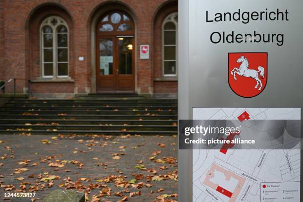 November 2022, Lower Saxony, Oldenburg: A sign with the Lower Saxony state coat of arms hangs at the entrance to the Oldenburg Regional Court, where...