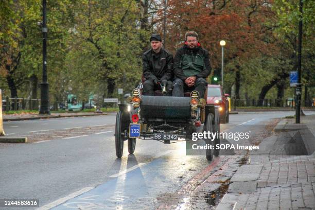 Two seater 1903 Oldsmobile veteran car embarks on the 60 mile journey from London ro Brighton. More than 350 veteran cars took part in the annual RM...