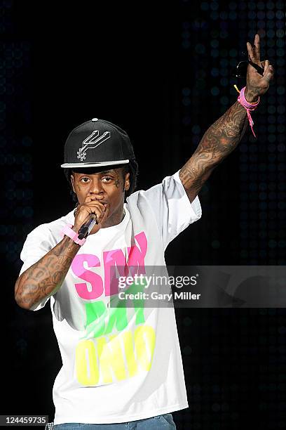 Li Y5 Rapper 598 Rapper T Wayne Stock Photos, High-Res Pictures, and Images - Getty ...